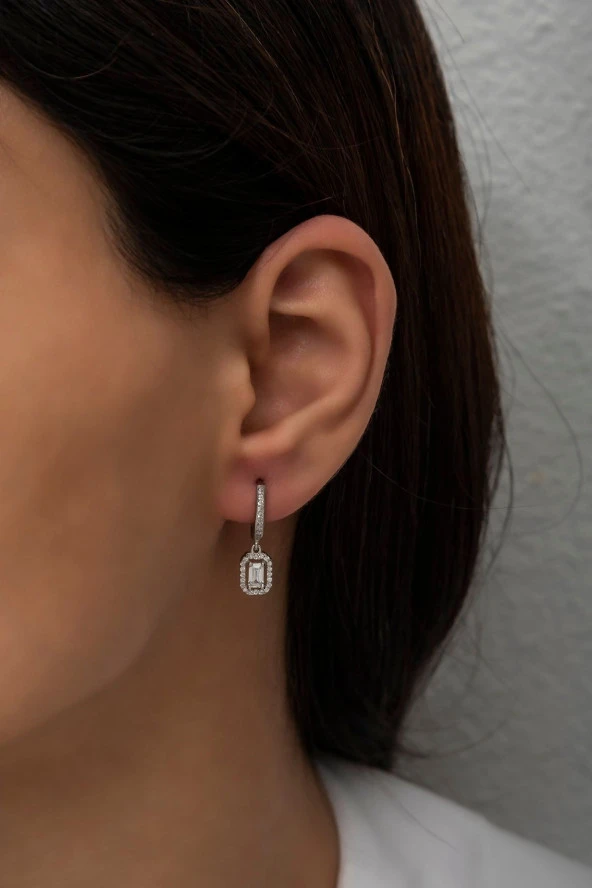 925 Ayar Gümüş Rodyum Kaplama Baget Taşlı Tektaş Küpe ürün görseli