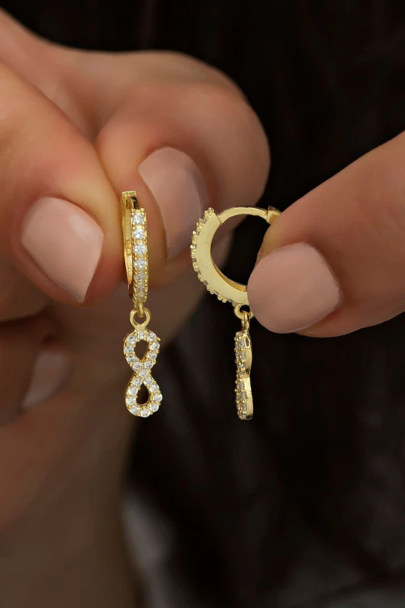 925 Ayar Gümüş Sallantılı Gold Sonsuzluk Küpe ürün görseli