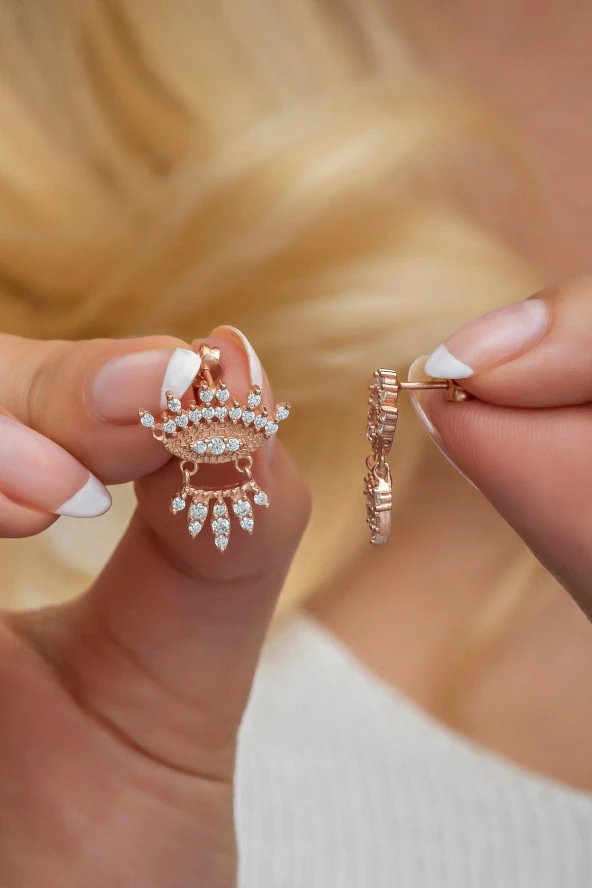 925 Ayar Gümüş Zirkon Taşlı Göz Yaşı Tasarım Küpe ürün görseli