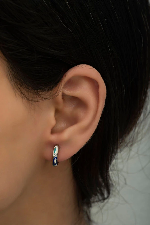 925 Ayar Gümüş 15 MM Rodyumlu Mineli Halka Küpe ürün görseli