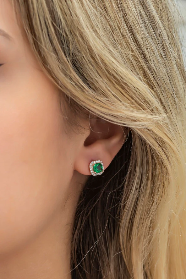 925 Ayar Gümüş Yeşil Taşlı Kare Tektaş Küpe ürün görseli