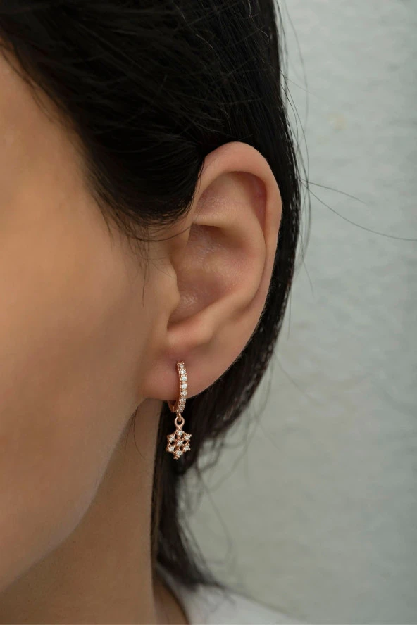 925 Ayar Gümüş Sallantılı Rose Zirkon Kartanesi Küpe - Resim 2