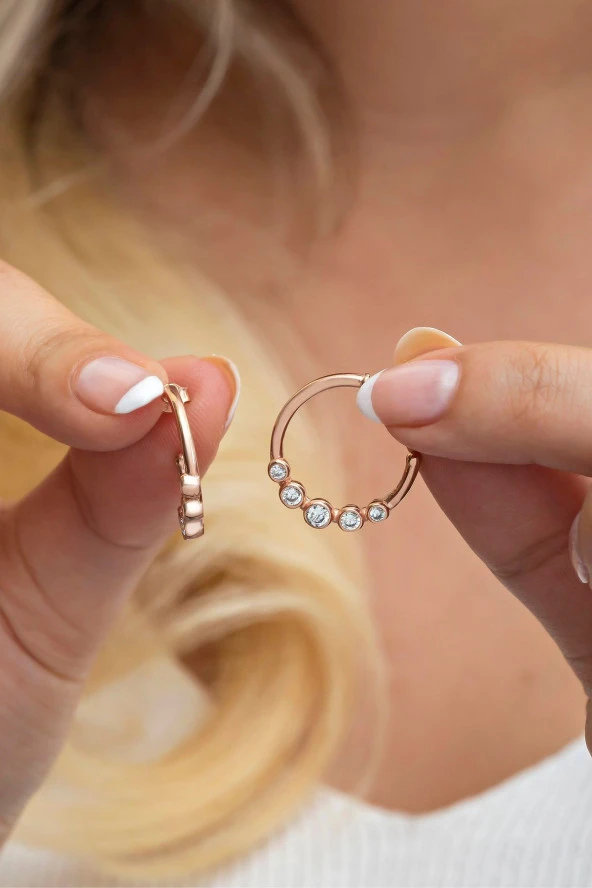 925 Ayar Gümüş Zirkon Sıralı Beş Taşlı Tasarım Küpe ürün görseli