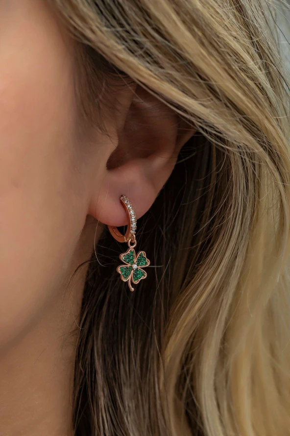 925 Ayar Gümüş 10 mm Sallantılı Yeşil Yonca Küpe ürün görseli