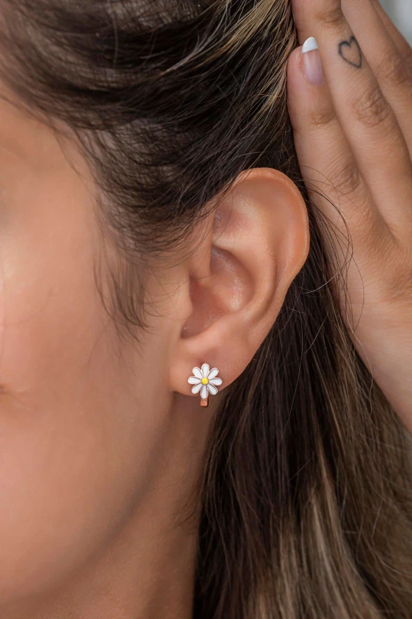 925 Ayar Gümüş Rose Mineli Papatya Model Küpe ürün görseli