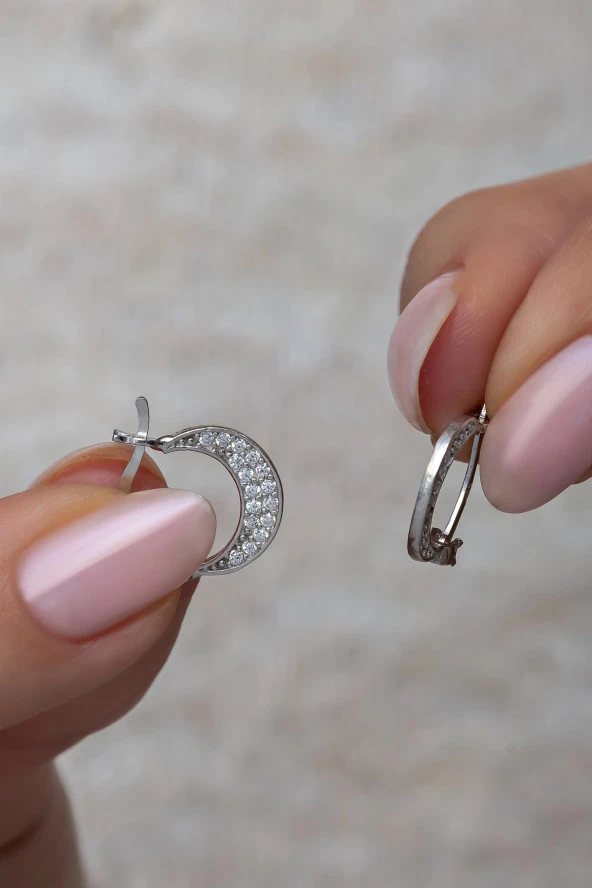 925 Ayar Gümüş Rodyumlu Minik Hilal Model Küpe ürün görseli