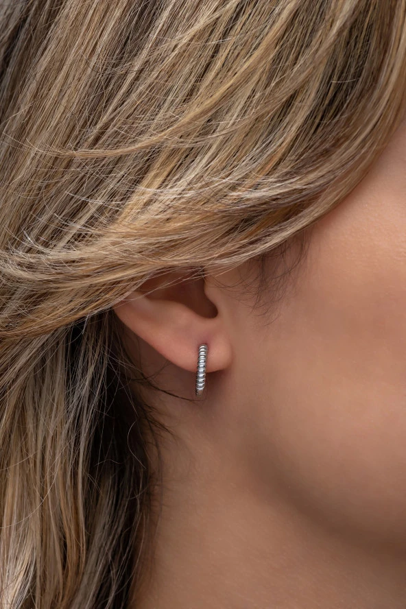 925 Ayar Gümüş 10 mm Rodyumlu Taşsız Desenli Halka Küpe - Resim 2