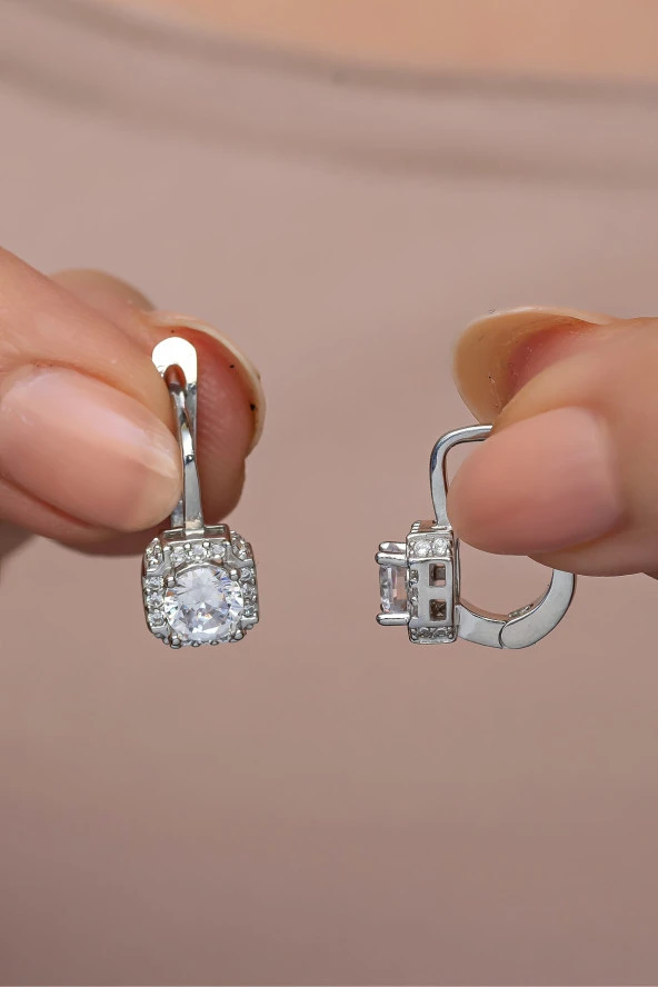 925 Ayar Gümüş Rodyum Kaplama J Model Kare Tektaş  Küpe - 1