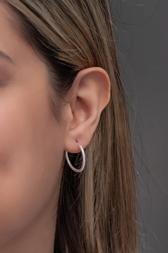 925 Ayar Gümüş Dalgalı Çizgili Tasarım 16 mm Halka Küpe - Resim 2