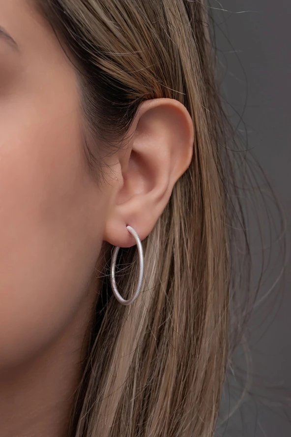 925 Ayar Gümüş Çizgili Tasarım 25 mm Halka Küpe - Resim 2