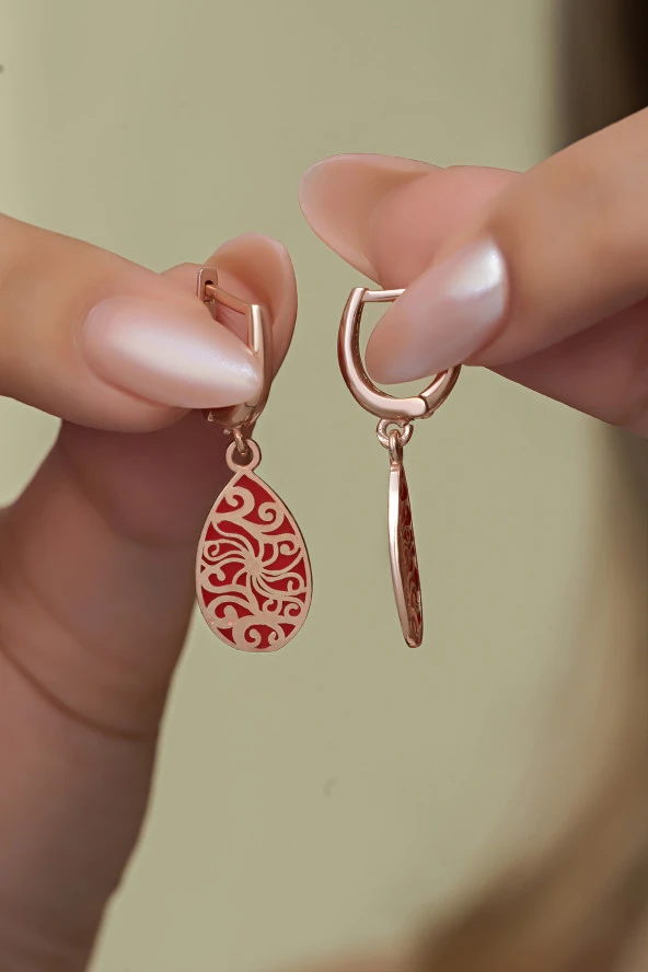 925 Ayar Gümüş Rose Kaplama Desenli Kırmızı Lazer Mineli  Küpe ürün görseli