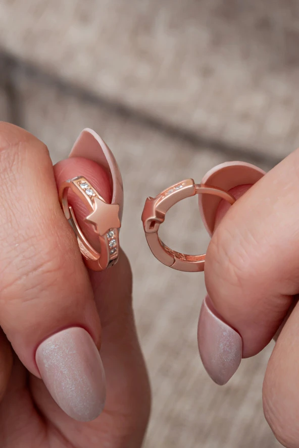 925 Ayar Gümüş Rose Kaplama Yıldız Detay 15 mm Halka Küpe ürün görseli