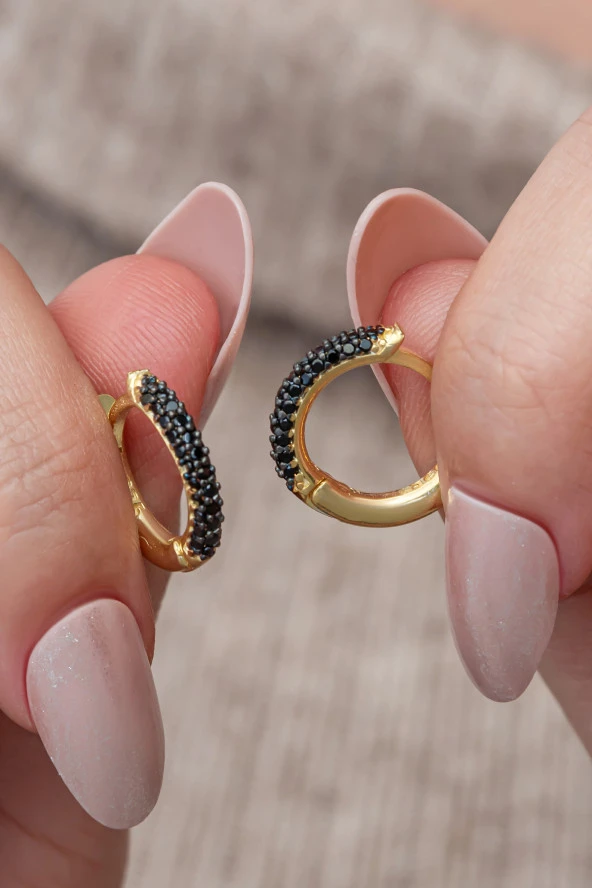 925 Ayar Gümüş Gold Kaplama Siyah Taşlı 15 mm Halka Küpe ürün görseli