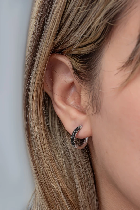 925 Ayar Gümüş Rodyum Kaplama Siyah Taşlı 15 mm Halka Küpe - Resim 3