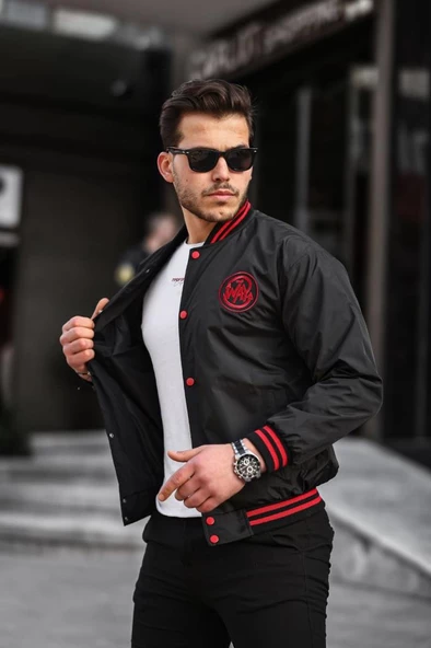 Göğsünde Kırmızı Renk Amblem Detaylı Spor Model Kolej Mont Siyah Renk - 3
