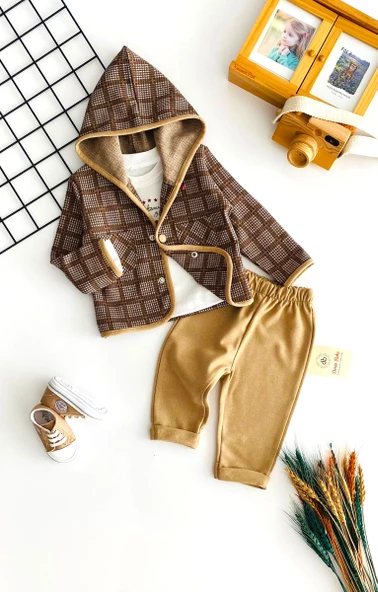 Neşeli Bebekler Kapüşonlu Önden Cepli Çıtçıtlı Hırkalı İki İp Kumaş Üçlü Takım Kahverengi ürün görseli 1