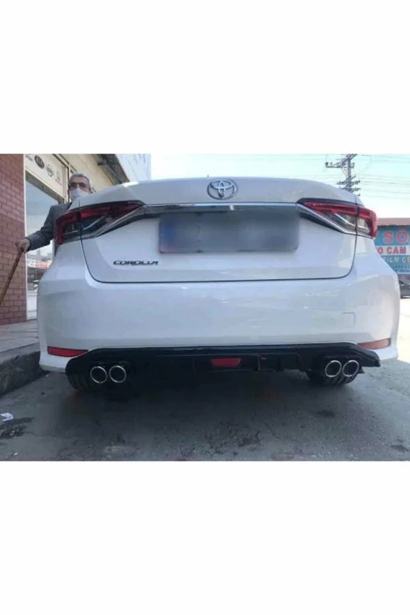 Toyota Corolla 4 çıkış görünümlü difüzör pianoblack 2020 sonrası modeller - Resim 3