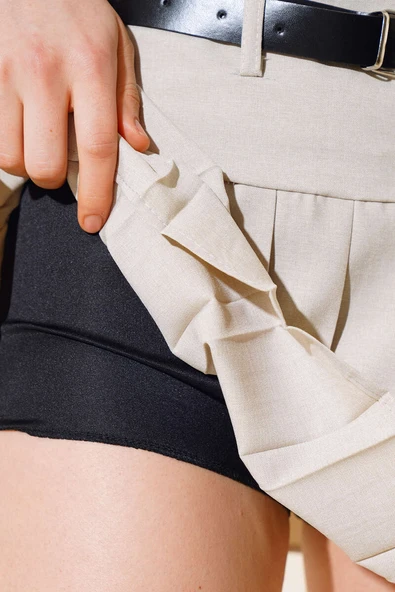 Kemerli Pileli Mini Şort Etek Bej - 4