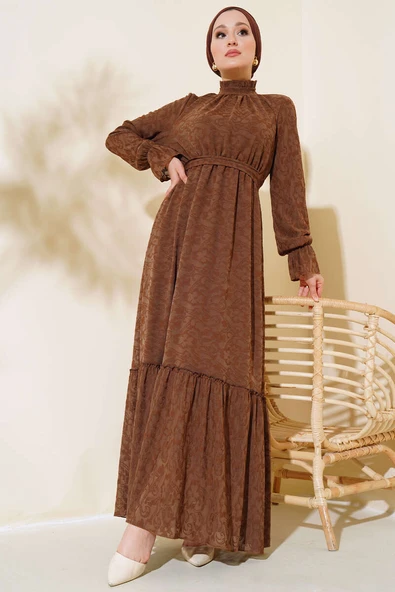 Yakası Fırfırlı Kuşaklı Elbise Kahve ürün görseli 1