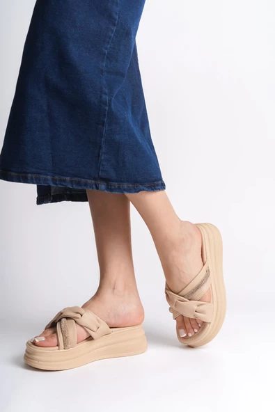 CLARA Düz Topuklu Kurdele Desenli Taşlı Kalın ve Ortopedik Taban Kadın Terlik TT Ten - 3