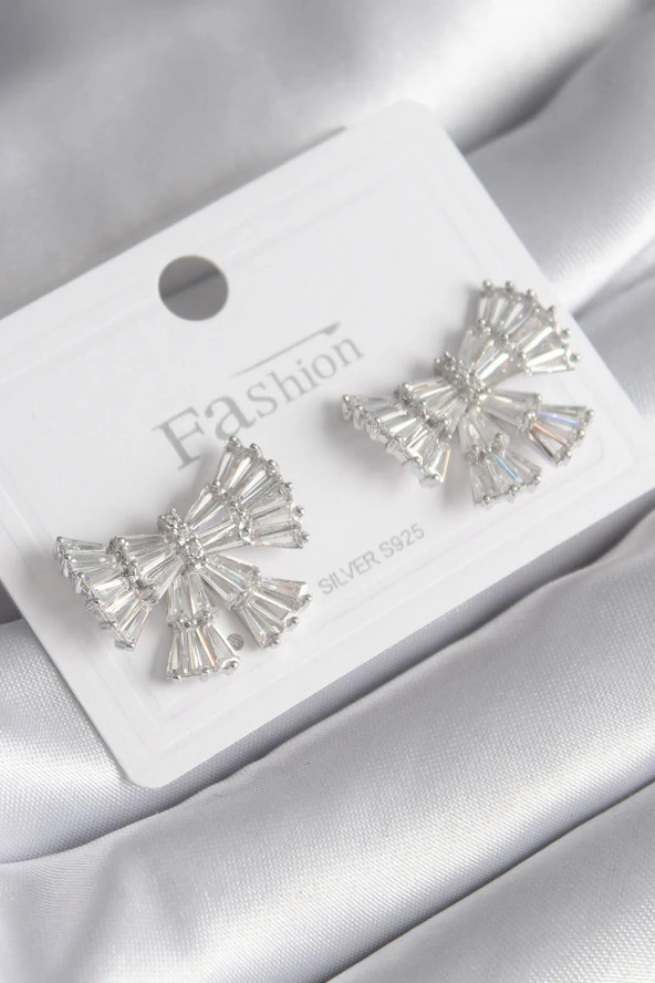 Pirinç Gümüş Renk Zirkon Taşlı Kurdele Model Kadın Küp - EBJ240325W23278 ürün görseli