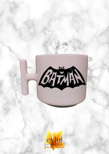 Batman Temalı Krem Rengi T Saplı  Özel Tasarım Baskılı T Kupa Bardak Latte Bardağı ürün görseli