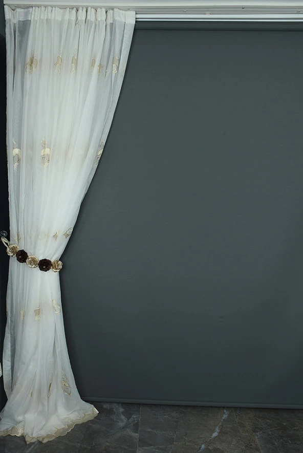 BRODE TAÇ KIRIK BEYAZ RENK TEK KANAT Hazır dikilmiş Pileli Fon Perde 300*260 cm - Resim 5