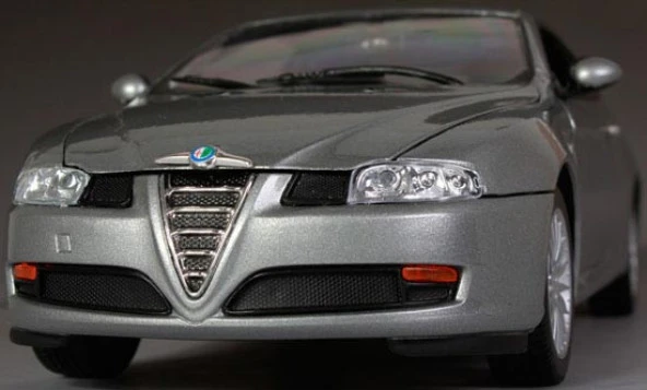 Welly Alfa Romeo GT Gri 1/18 Model Araba - Resim 3