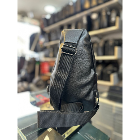 TRG POLO SİYAH SUNİ DERİ ÇAPRAZ BEL ÇANTASI ürün görseli 1