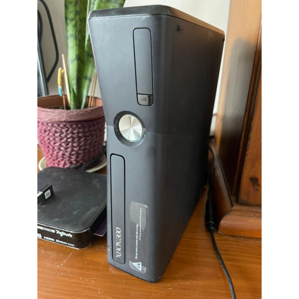 XBOX 360S SİYAH KONSOL VE YANINDA 2 ADET KOL HDMI KABLO JTAG LI İÇİNDE OYUN YÜKLÜ - 3