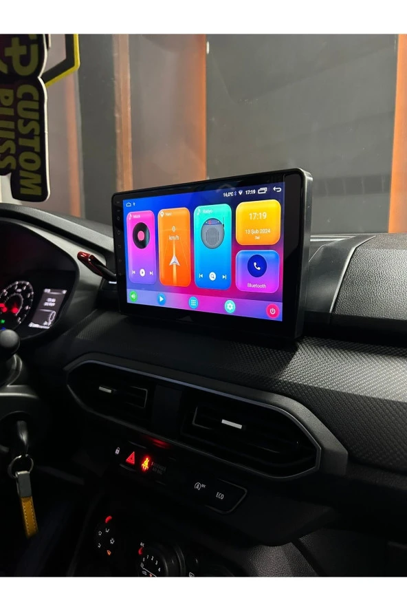 Dacia Sandero Çerçeveli Android 12 Multimedya Carplay 2GB RAM+32GB HDD Navigasyon Ekran