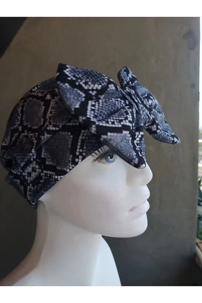 Kadın Yılan Derisi Desenli Çift Taraflı Fiyonklu Bone - Resim 3