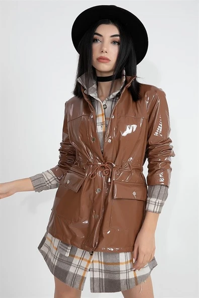 Su Geçirmez Kadın Rugan Yağmurluk - Taba - Resim 6