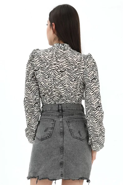 Zebra Desen Düğme Detaylı Bluz - Siyah - Resim 4