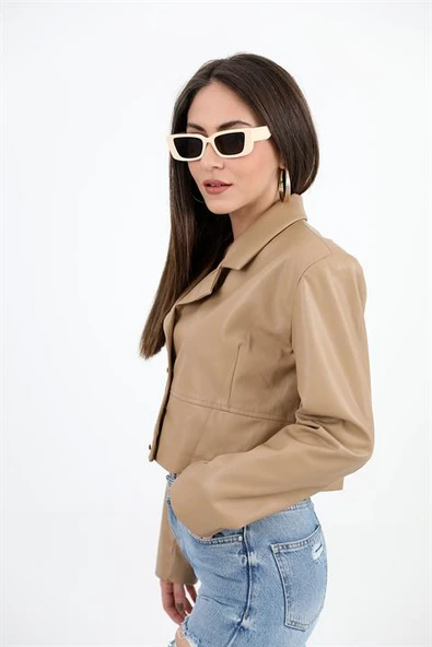 Kruvaze Yaka Vatkalı Düğmeli Kısa Deri Ceket - Camel - 4