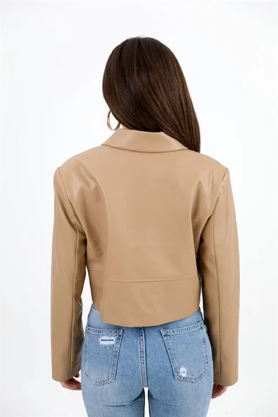 Kruvaze Yaka Vatkalı Düğmeli Kısa Deri Ceket - Camel - 6