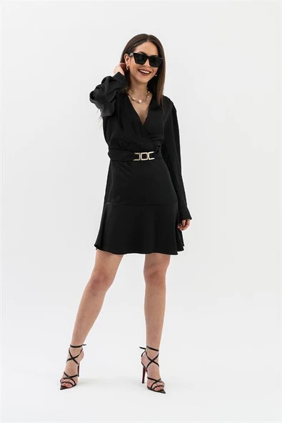 Kruvaze Yaka Metal Tokalı Saten Elbise - Siyah - Resim 3