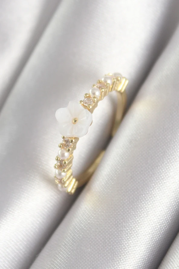 Pirinç Gold Renk Zirkon Taşlı Beyaz Çiçek Model Kadın Yüzük - TJ-BYK3065 ürün görseli 1