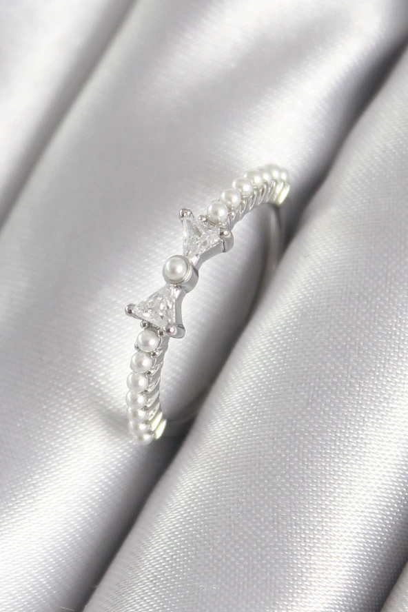 Pirinç Gümüş Renk Zirkon Taşlı Kurdele Model İnci Detay Kadın Yüzük - EBJ240408W23431 ürün görseli