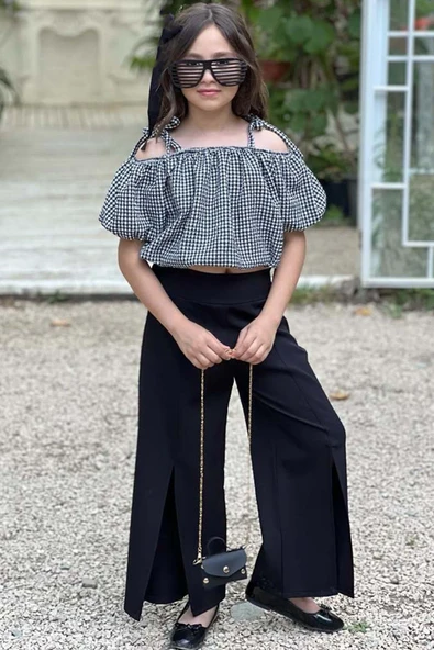 Kız Çocuk Düşük Omuzlu Göğsü ve Beli Manşetli Crop ve Yırtmaç Detaylı Siyah Alt Üst Takım ürün görseli