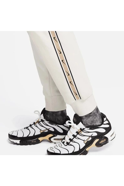 Sportswear Repeat Swoosh Fleece Cargo Erkek Krem Eşofman Altı DX2030-072 - 6