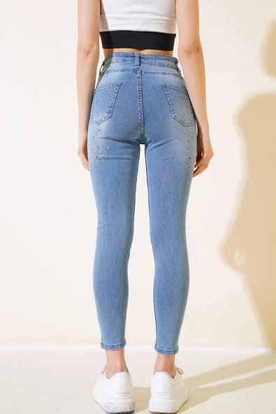 Renkli Desenli Yırtmaçlı Kot Pantolon Orta Mavi - Resim 3