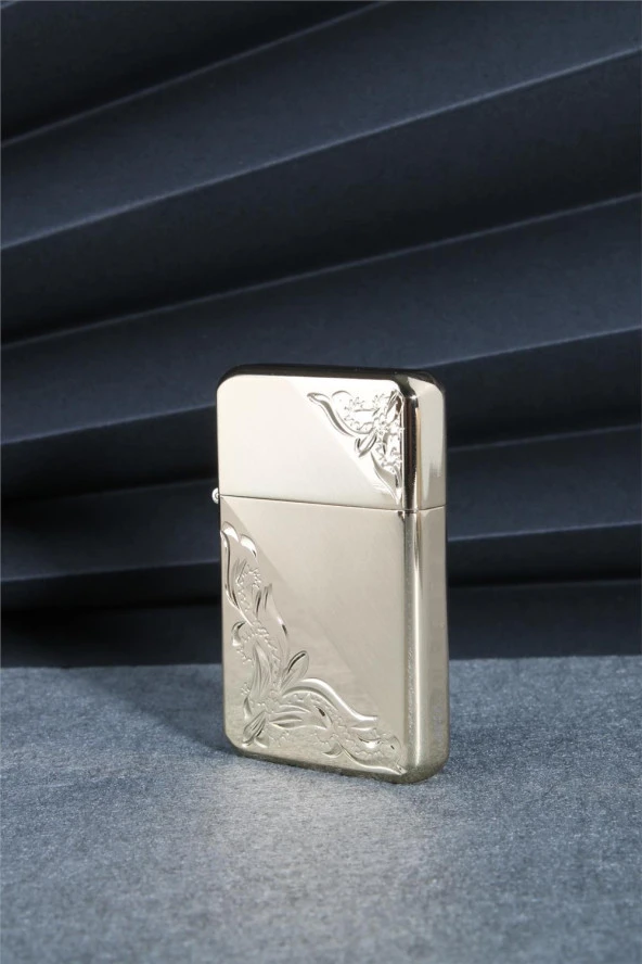 Silvio Monetti  Sarı Renk İşlemeli Kapaklı Benzinli Çakmak  24CSM916CR03 ürün görseli 1