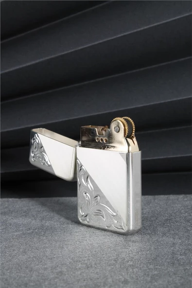 Silvio Monetti  Gümüş Renk İşlemeli Kapaklı Benzinli Çakmak  24CSM916CR04 - Resim 2