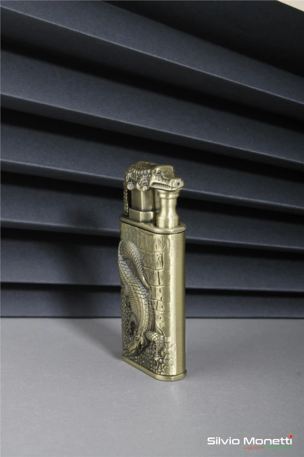 Silvio Monetti Bronz Kabartmalı Timsal İşlemeli Gazlı Çakmak 24CSM803MR02 - Resim 2