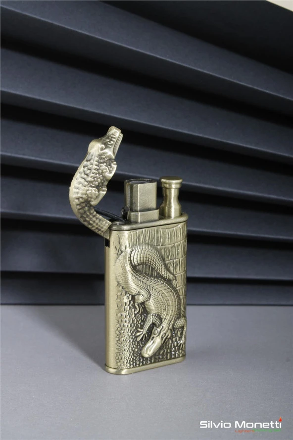 Silvio Monetti Bronz Kabartmalı Timsal İşlemeli Gazlı Çakmak 24CSM803MR02 - Resim 3