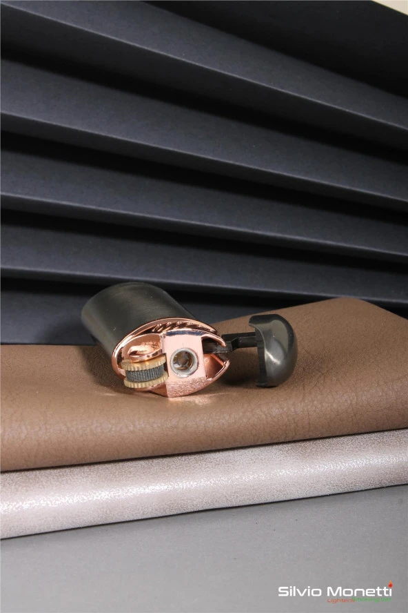 Silvio Monetti Gri Kapaklı Özel Tasarım Gazlı Çakmak 24CSM831TR03 - Resim 3