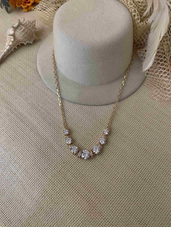 Özel Seri Yuzarlak Taş Geçişli Kolye ürün görseli