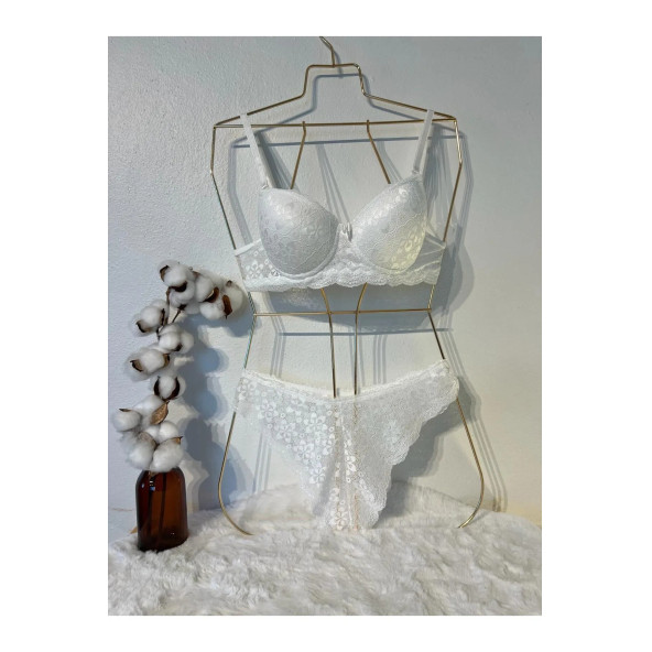 Beyaz Dantel İşlemeli Sütyen Takım