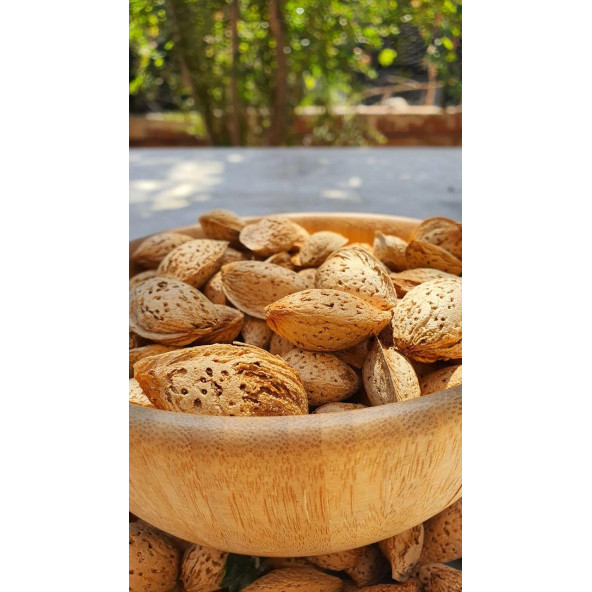 Çiğ Badem Elle Kırılan - 2